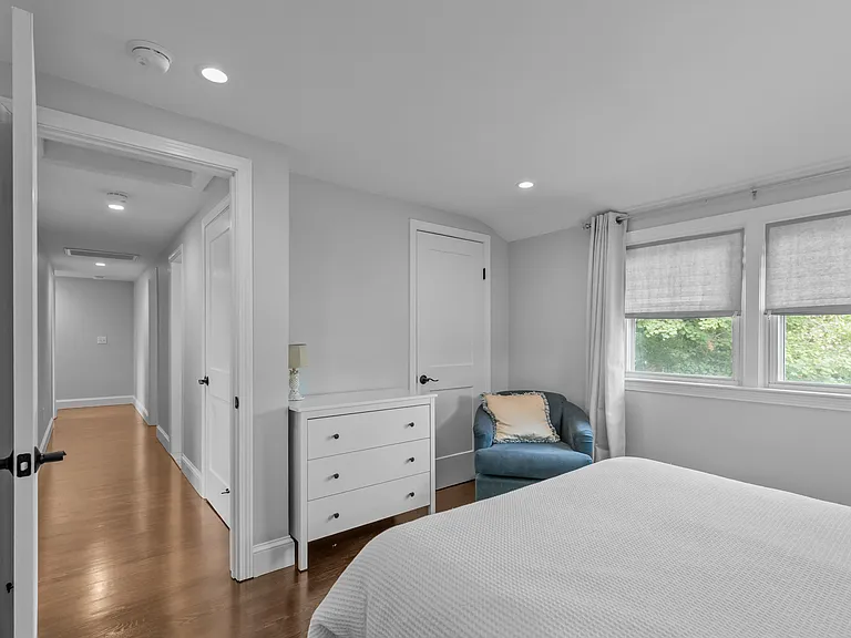 18 Sylvan Ter — Photo 32