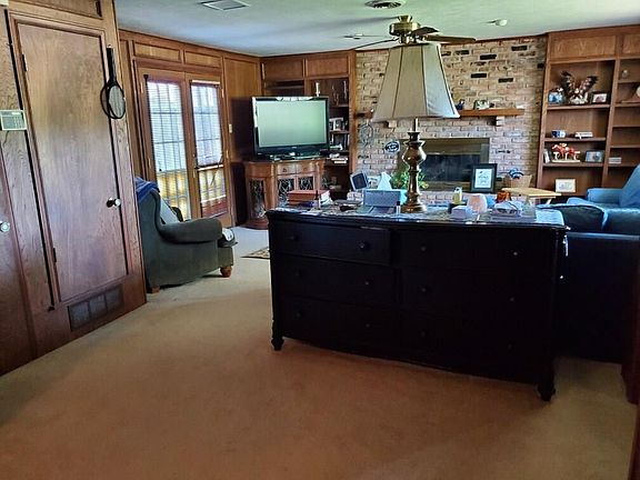 2nd image of 1013 N Cottonwood Dr