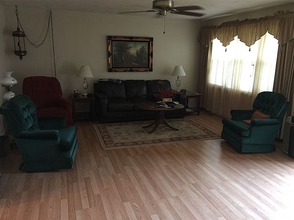 3rd image of 418 Kelly Dr