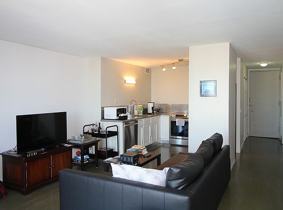 2nd image of 1540 N Lasalle St APT 907