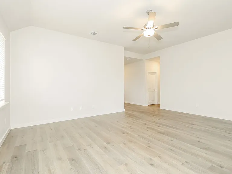 1508 Harvester Dr — Photo 3
