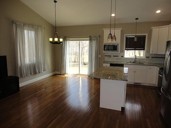 3rd image of 9067 Xylite St NE
