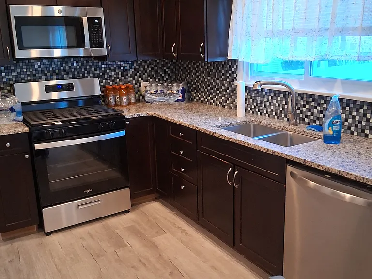 1906 N Webster Ave — Photo 3
