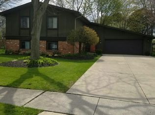 1707 Christopher Ln, Maumee, OH 43537