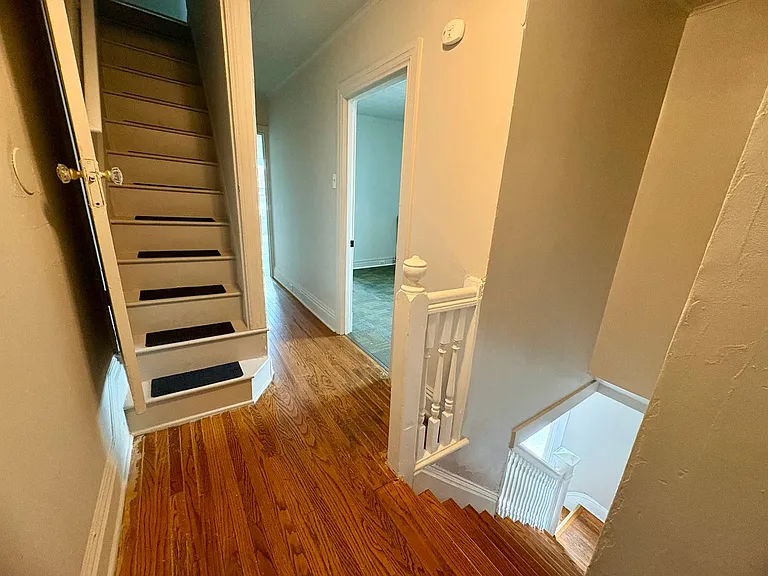 923 W Princess St — Photo 16