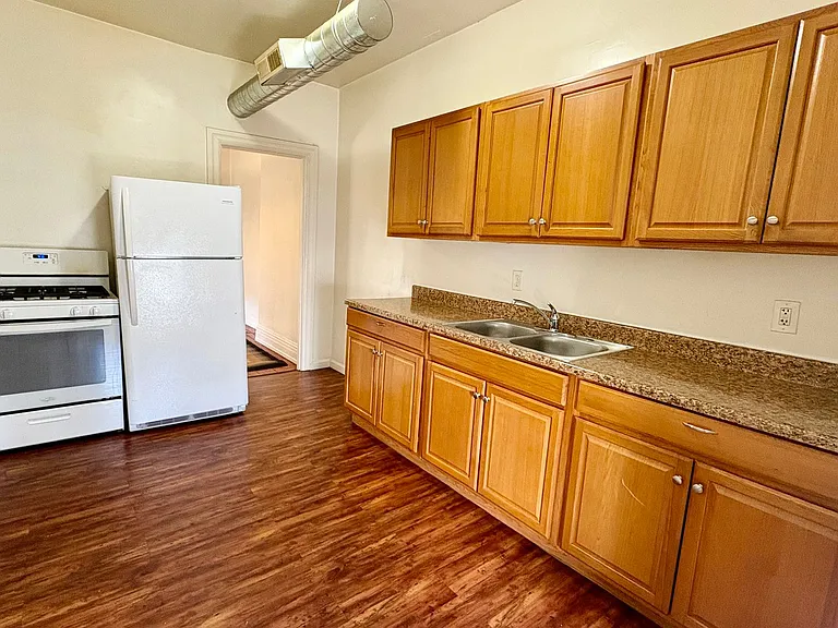 702 W King St-LDP — Photo 6