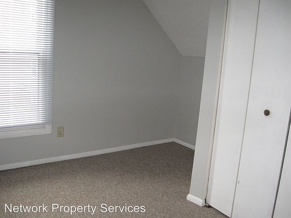4th image of 807 W University Ave