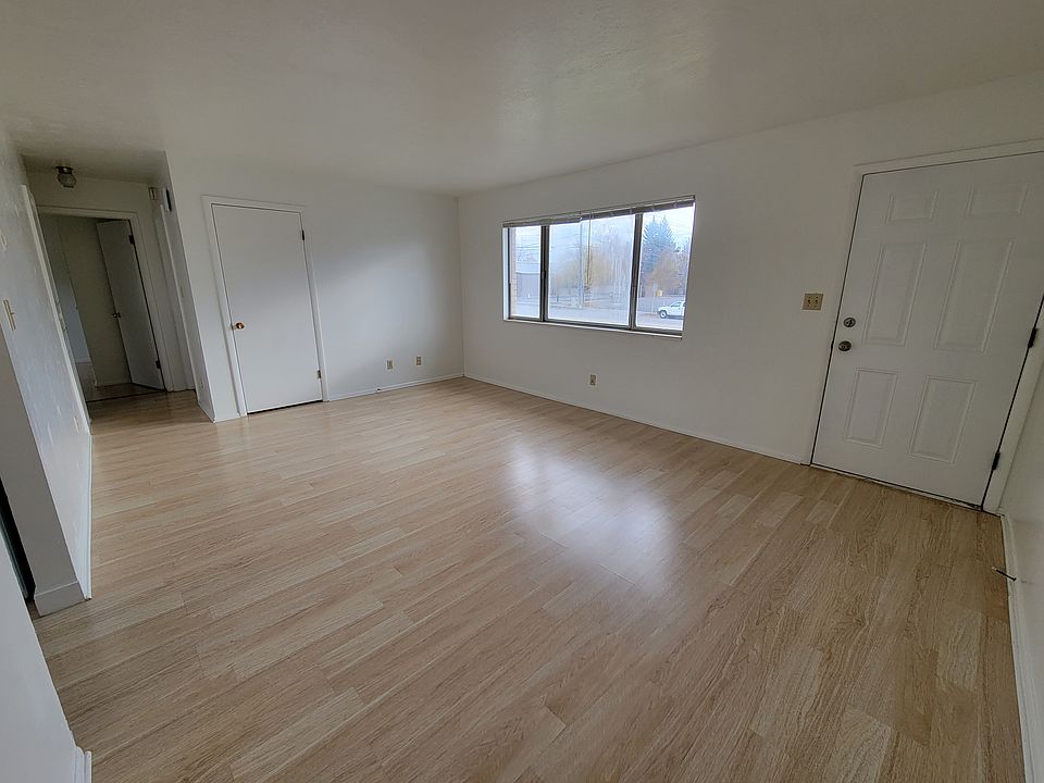 1st image of 1646 Grandview Dr