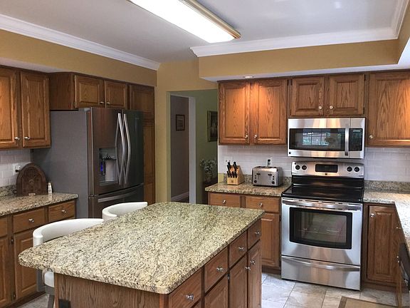 5th image of 21 Bending Oak Dr