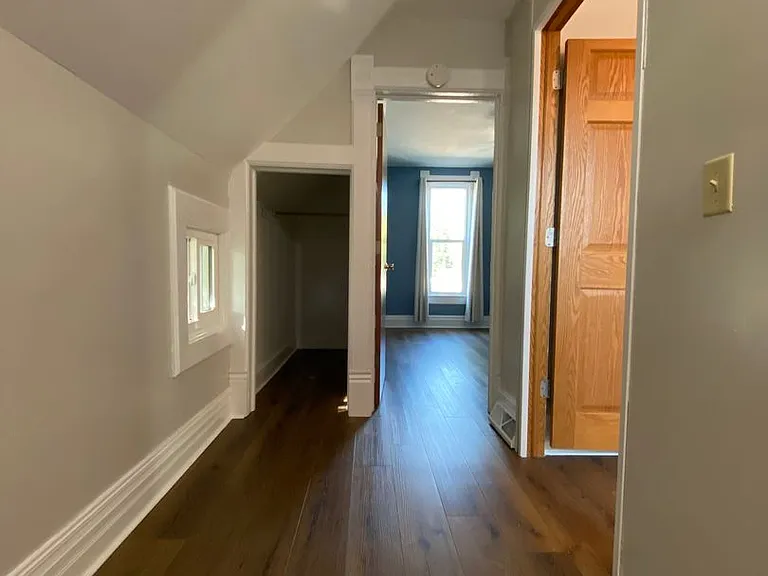 512 E Douglas St — Photo 10