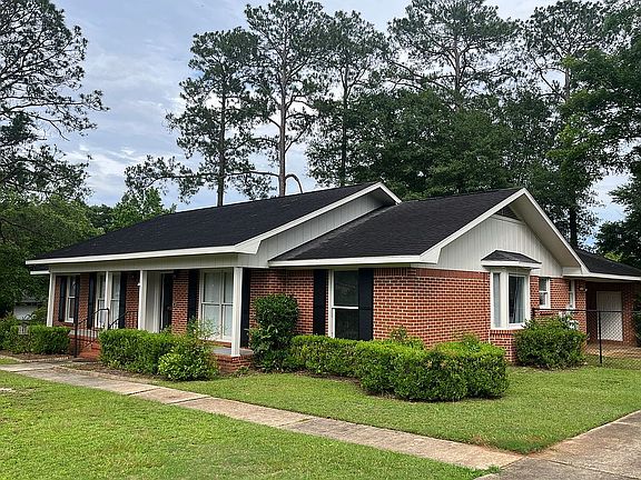 3rd image of 900 Overlook Dr