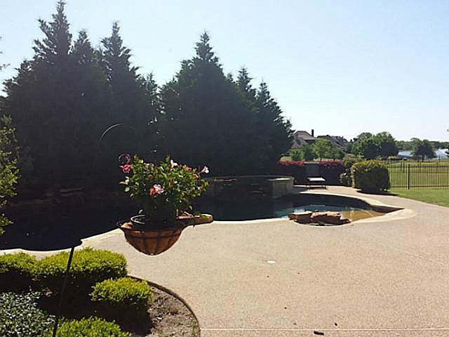 1st image of 131 Stoneleigh Dr