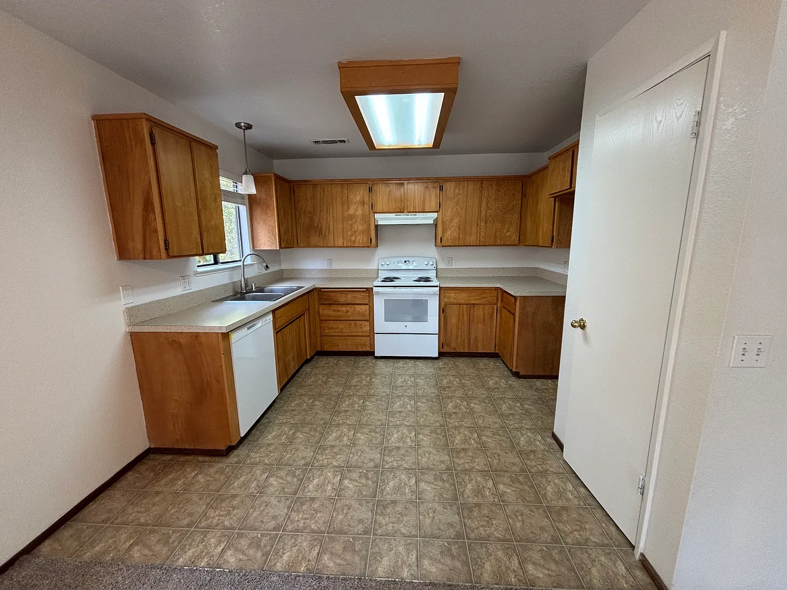2 bed, $1,850 — Photo 4