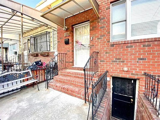 Sold by Remax Real Estate Professionals | media 1
