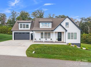 1031 Hillside Ridge Rd, Candler, NC 28715