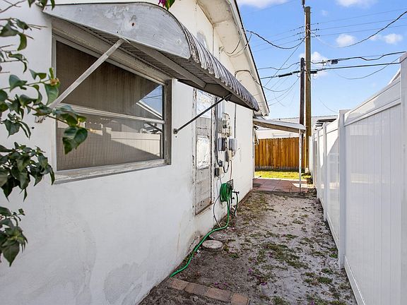 4th image of 4561 NW 16th Avenue