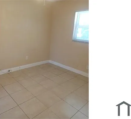 225 SW 12th Ave — Photo 3