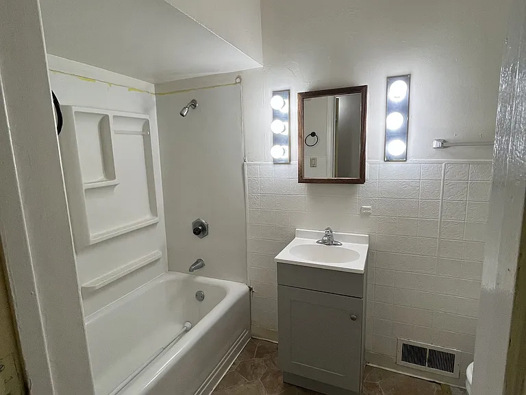 812 W Main St #1 — Photo 4