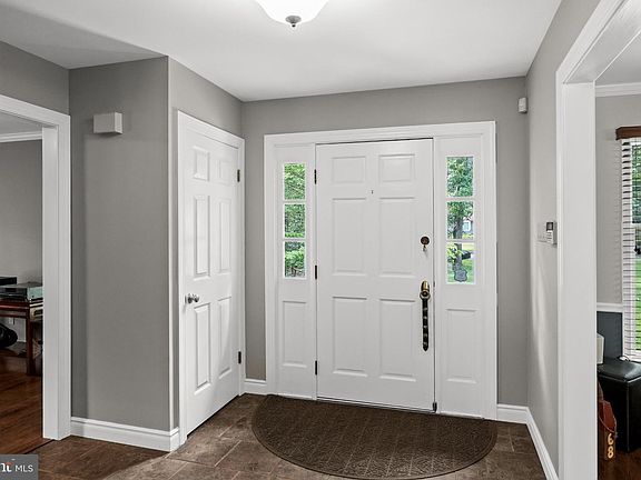 5th image of 6 Cobblestone Ln