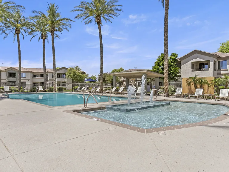 Adiamo Palm Valley Apartments in Goodyear, AZ