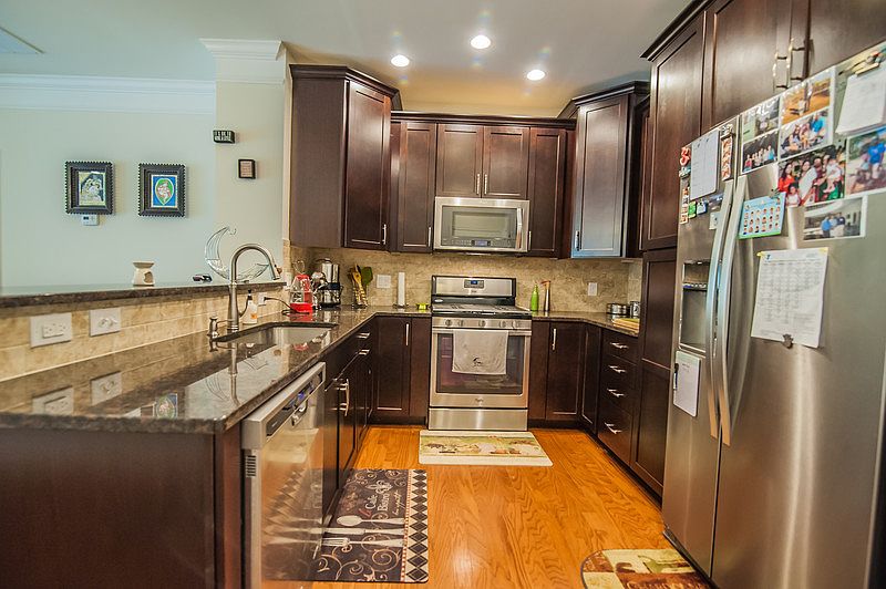 New & Improved Kitchen : Beautiful kitchen with Granite counter and Stainless Steel appliances
