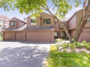 355 Indian Pt, Lake Barrington, IL 60010