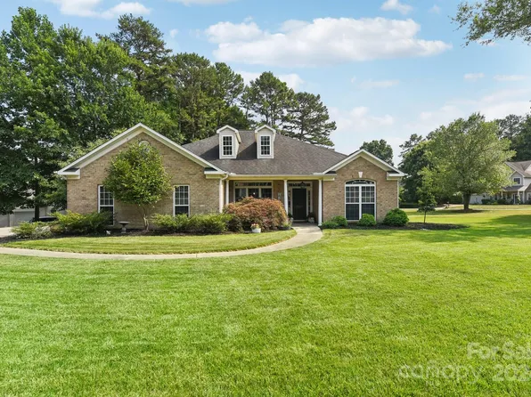 7526 Sedgebrook Dr E, Stanley, NC 28164