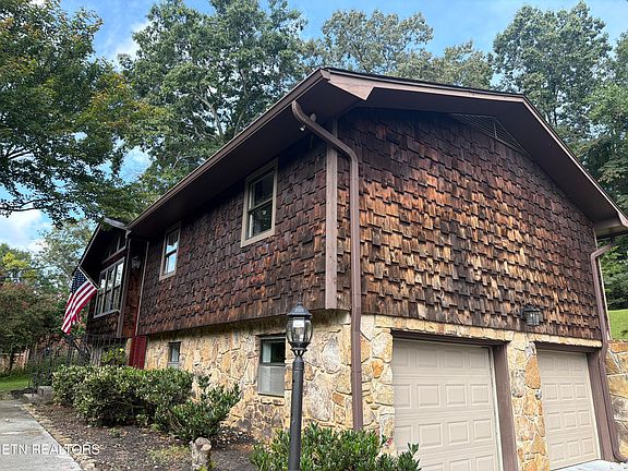 4th image of 1015 Buckthorn Dr