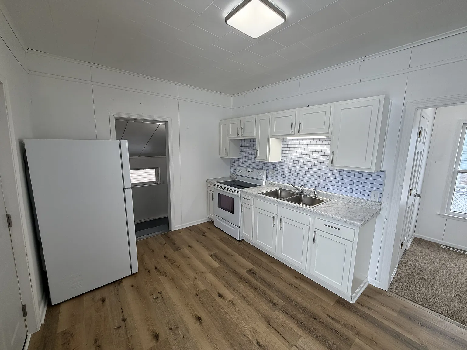 3 bed, 837 sqft, $1,000 — Photo 4