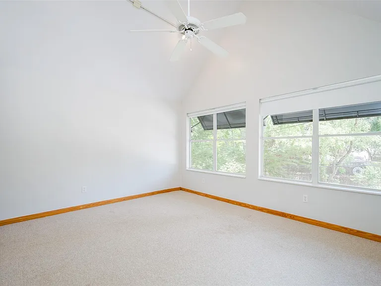 5425 Dickson St — Photo 36