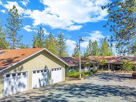3rd image of 10421 Dexter Ln