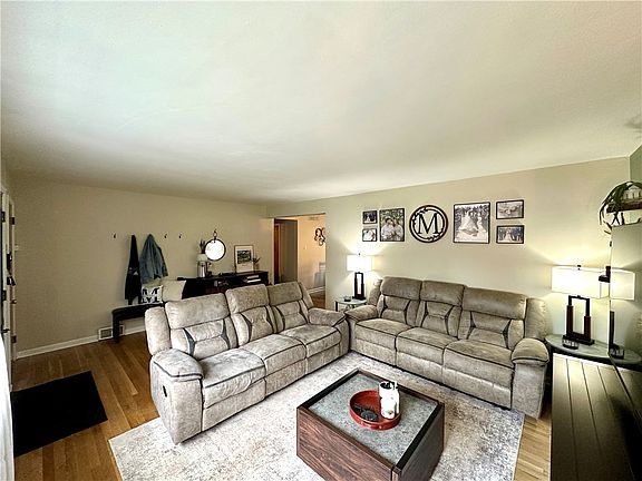 4th image of 5700 Goodnow St