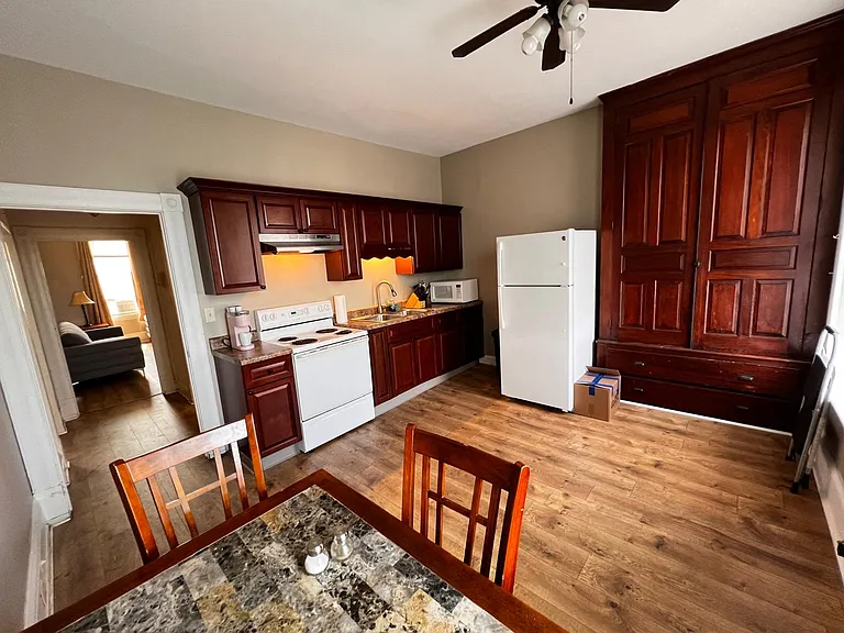 333 E Market St #3 — Photo 2
