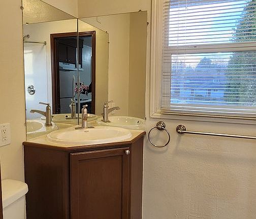 3rd image of 302 Monmouth Ave S APT A