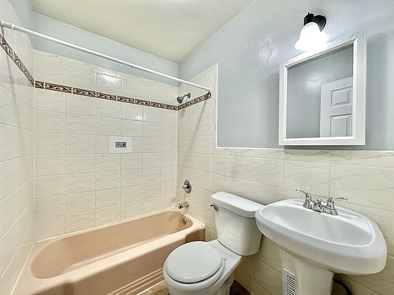 3rd image of 1319 W Court St