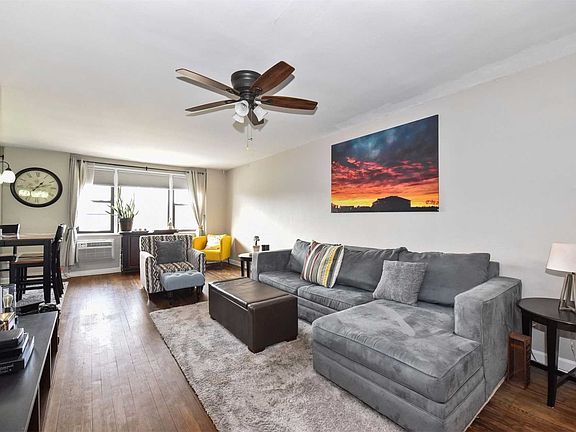 3rd image of 2 Birchwood Ct APT 4K