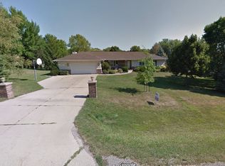 4338 Cloverdale Rd, Cedar Rapids, IA 52411