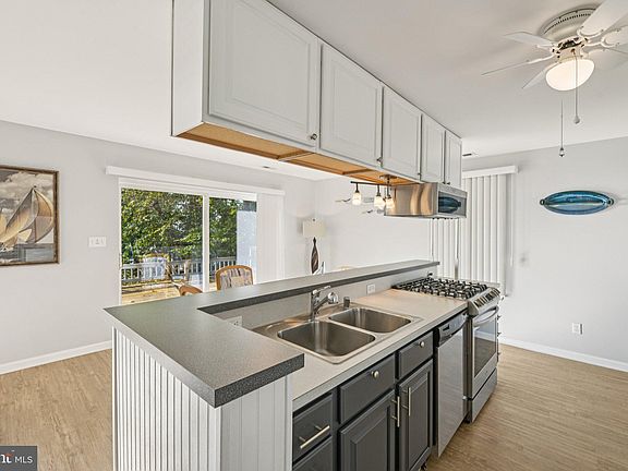 2nd image of 1286 Golden West Way