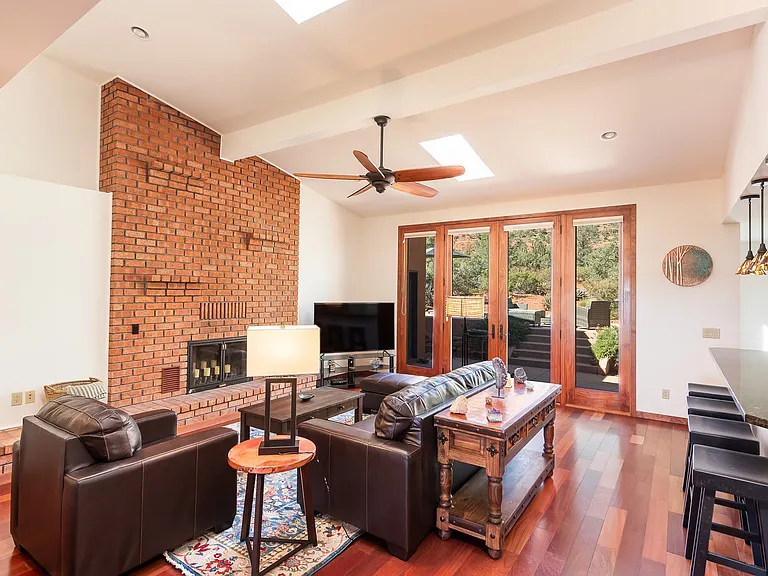 1135 Rodeo Rd — Photo 13