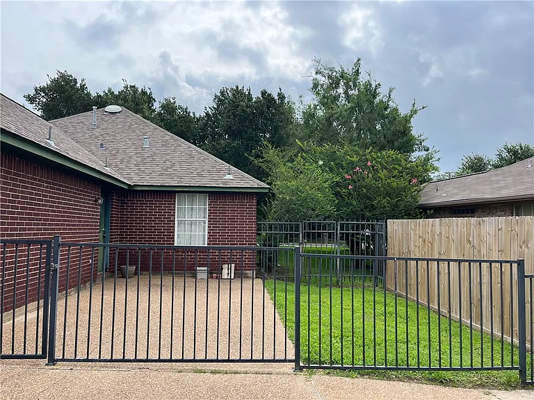 2412 Carnation Ct — Photo 13