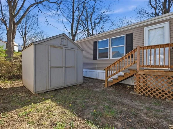 2015 Current St, Liberty, MO 64068