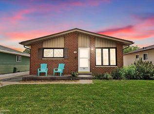 136 Kinross Ave, Clawson, MI 48017