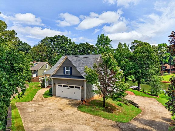 3rd image of 110 Lake Bowen Dr