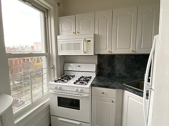 3rd image of 82 4th Pl Floor 2