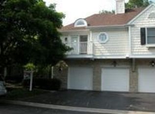 205 Racquet Club Ct, Hinsdale, IL 60521