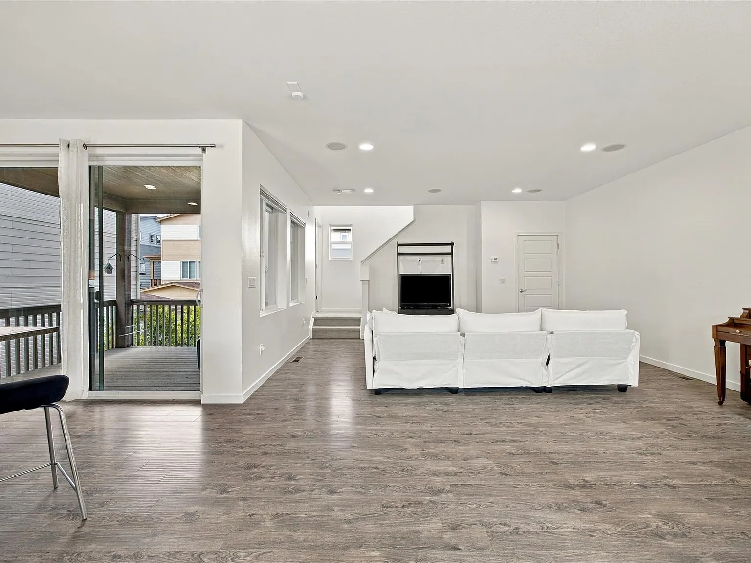 3 bed, 2.5 bath, 1665 sqft, $3,350 — Photo 4
