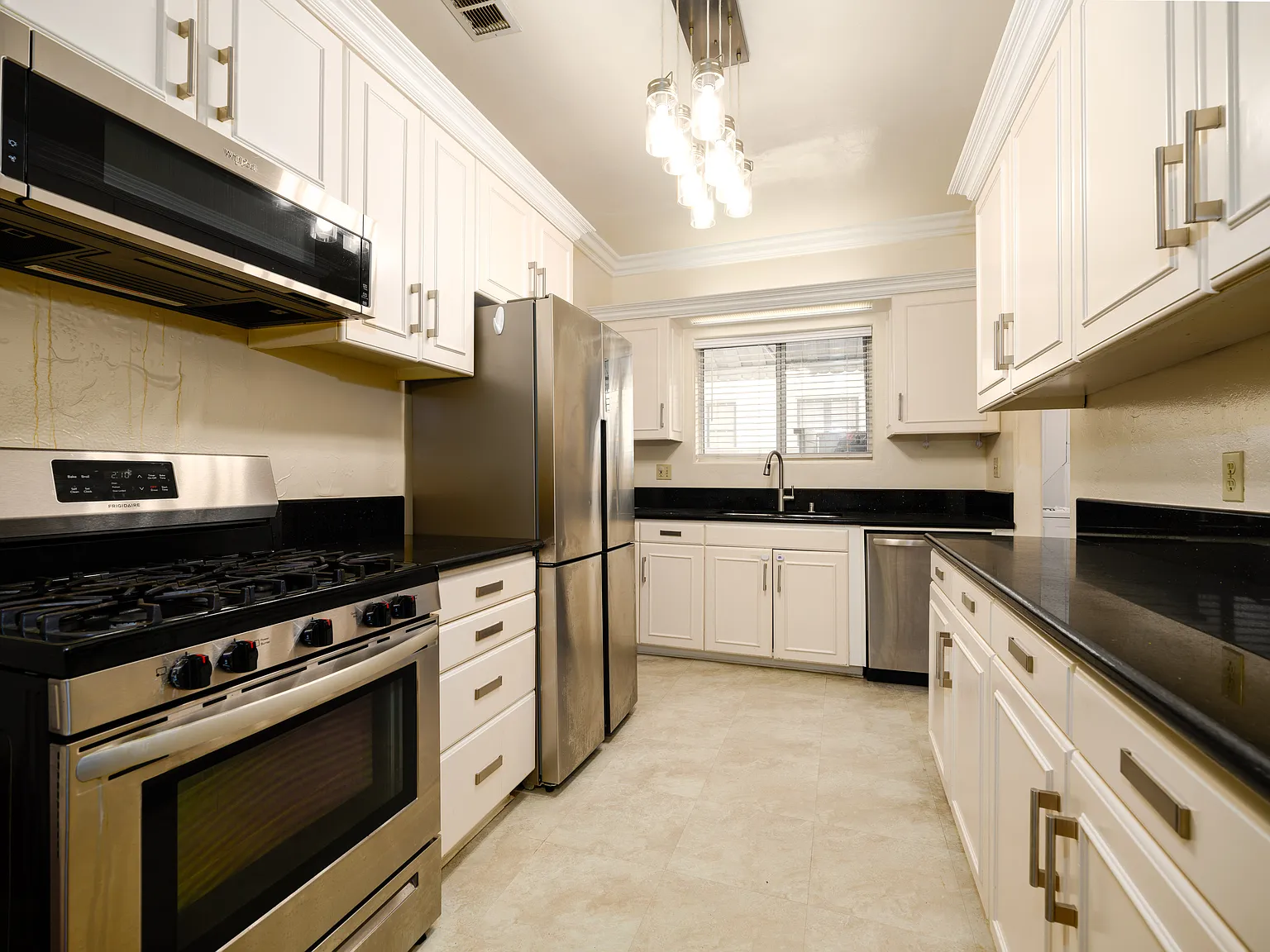 152 N Arnaz Drive — Photo 4