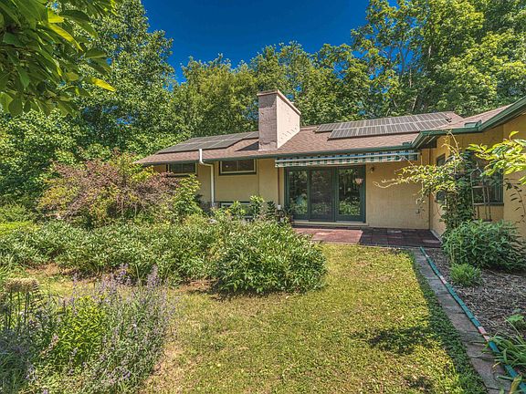2nd image of 3079 Pittsview Dr