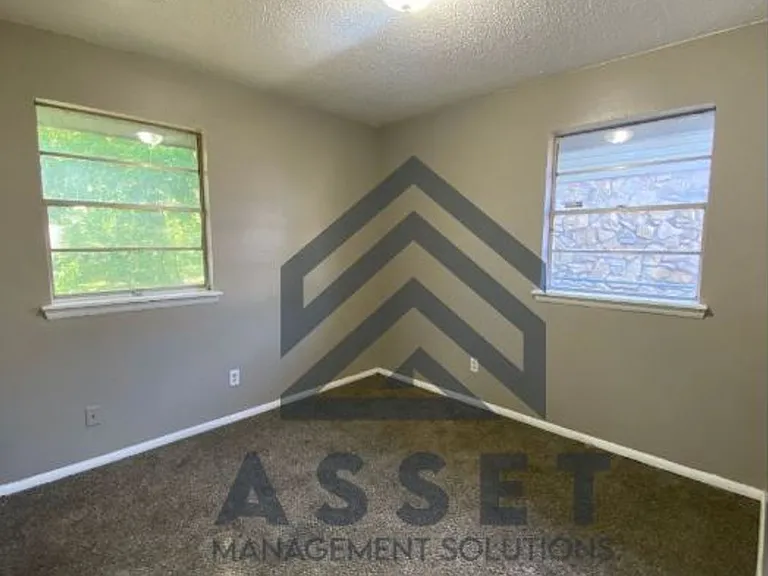 1612 Melinda Ln — Photo 10