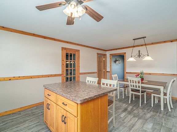4th image of 682 Columbia Dr